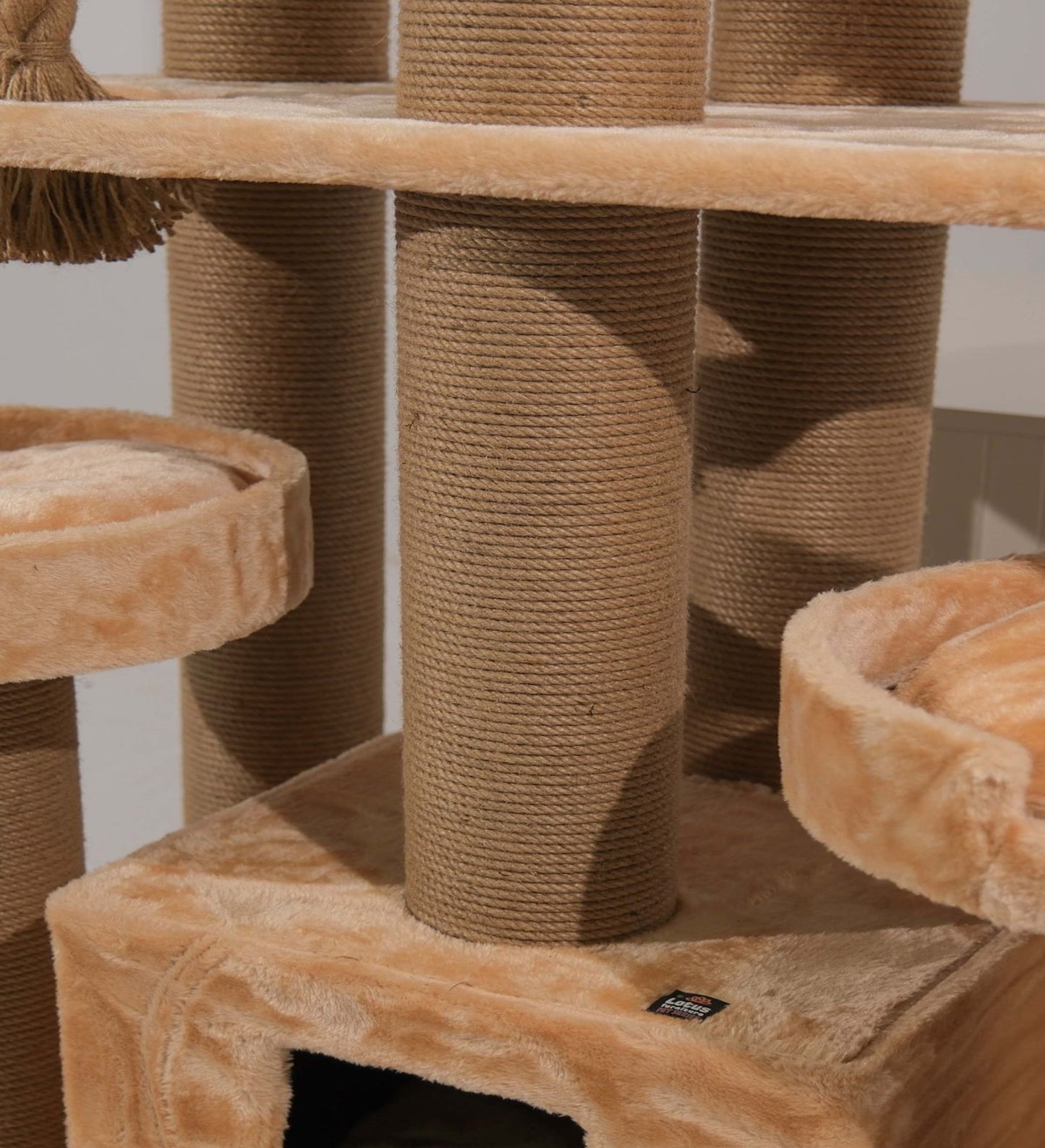 Cat HQ Tree (2m)