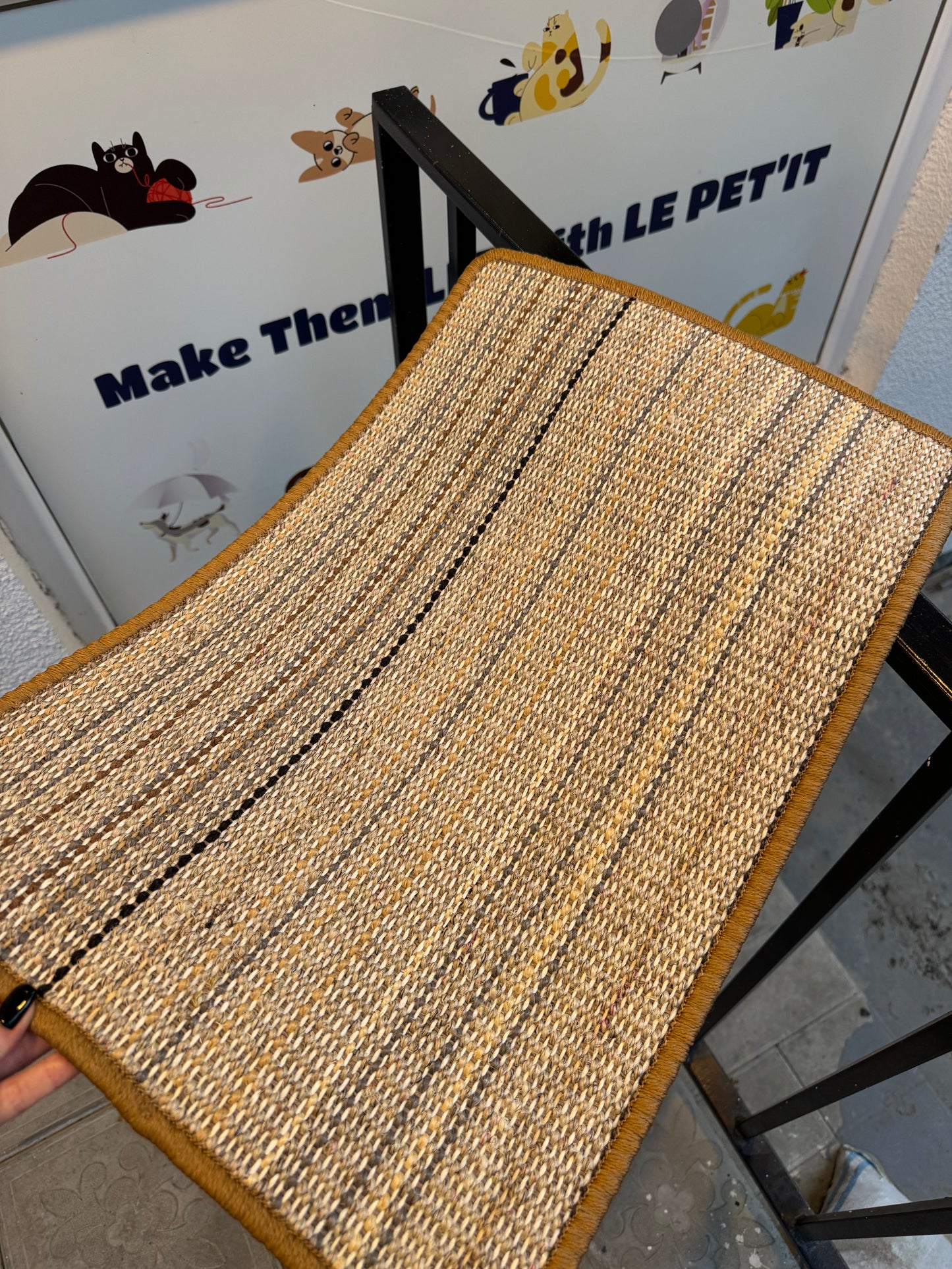 Scratcher mat